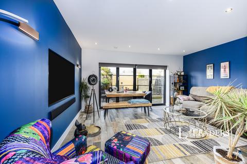 3 bedroom house to rent, Heston Road, Redhill, Surrey, RH1