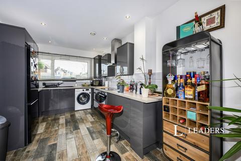3 bedroom house to rent, Heston Road, Redhill, Surrey, RH1