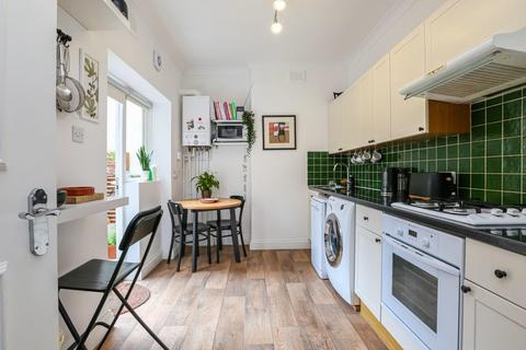 2 bedroom flat for sale, Trent Road, London, SW2