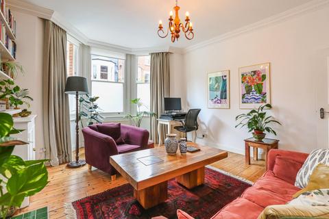 2 bedroom flat for sale, Trent Road, London, SW2