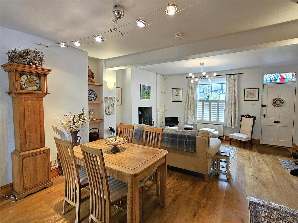 Living area.jpg