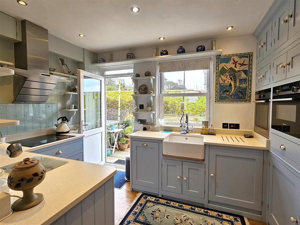 Kitchen (2).jpg