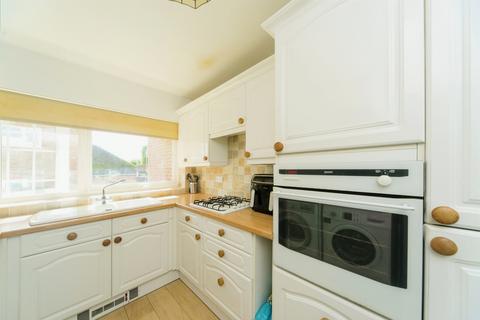 2 bedroom flat for sale, Pinewoods, Bexhill-On-Sea