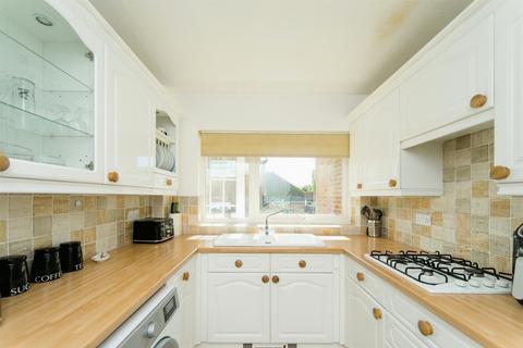 2 bedroom flat for sale, Pinewoods, Bexhill-On-Sea
