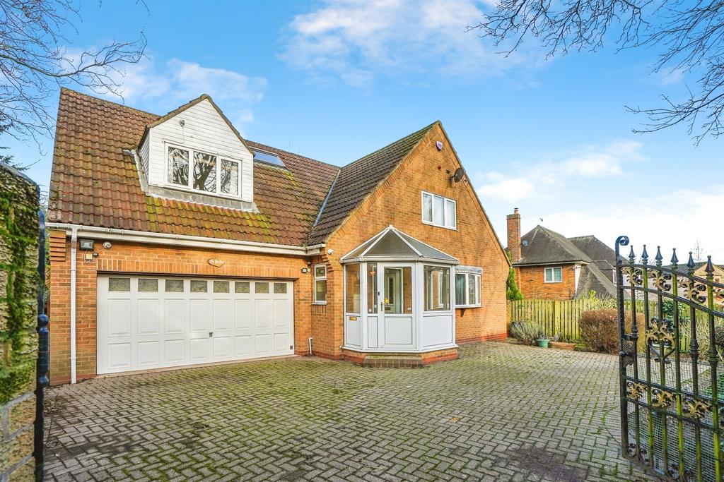 4 bedroom detached house for sale