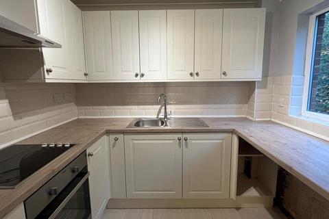 2 bedroom flat to rent, Tudor Close, Hatfield