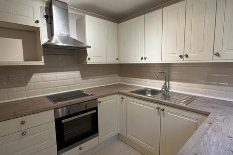 2 bedroom flat to rent, Tudor Close, Hatfield