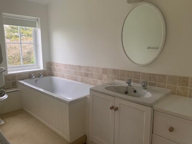 Ensuite bathroom.jpg