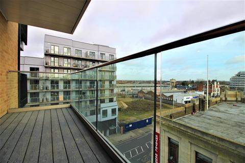 3 bedroom apartment to rent, 450 High Road, Ilford IG1