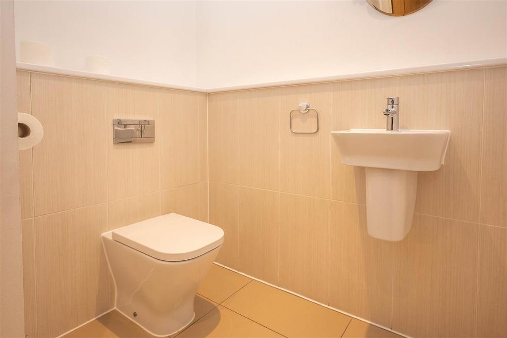 Toilet.jpg