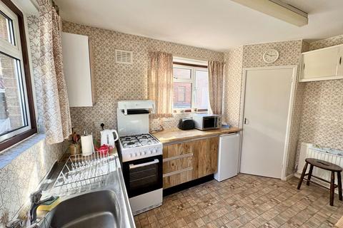 3 bedroom semi-detached house for sale, Wootton Road, Lee-on-the-solent, PO13 9HB