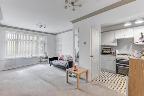 2 bedroom apartment for sale, Nelson Court, Ilkley LS29