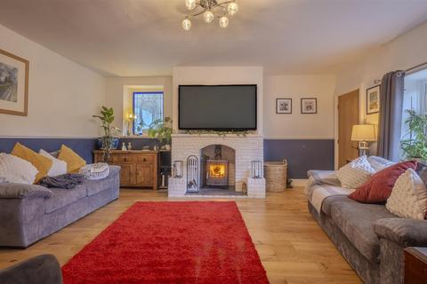4 bedroom semi-detached house for sale, High Grange House, Ingham Lane, Bradshaw, Halifax, HX2 9PE