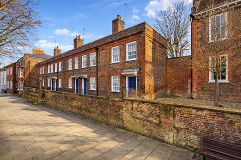 undefined, High Street South, Bedfordshire LU6