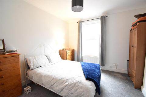 2 bedroom flat to rent, Ellerton Road, Surbiton