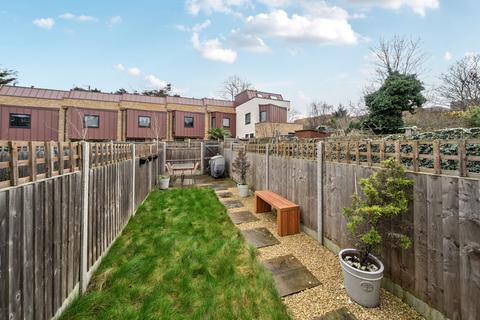 2 bedroom maisonette for sale, Dupree Road, London