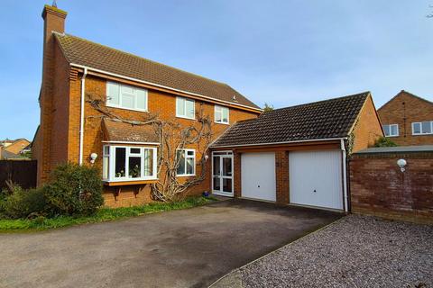 4 bedroom detached house for sale, Ivel Close, Biggleswade SG18