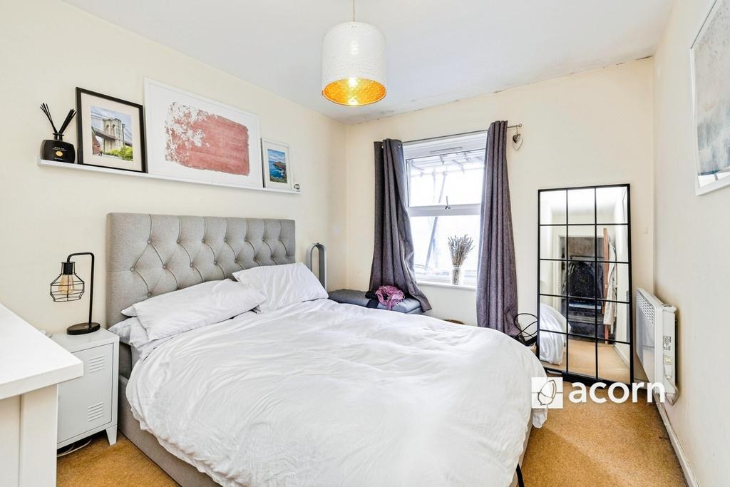 D012baae-Bedroom 201