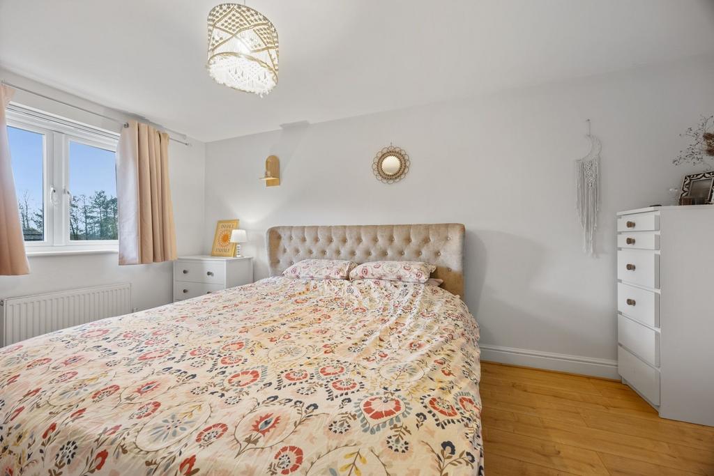MASTER BEDROOM (with en-suite)