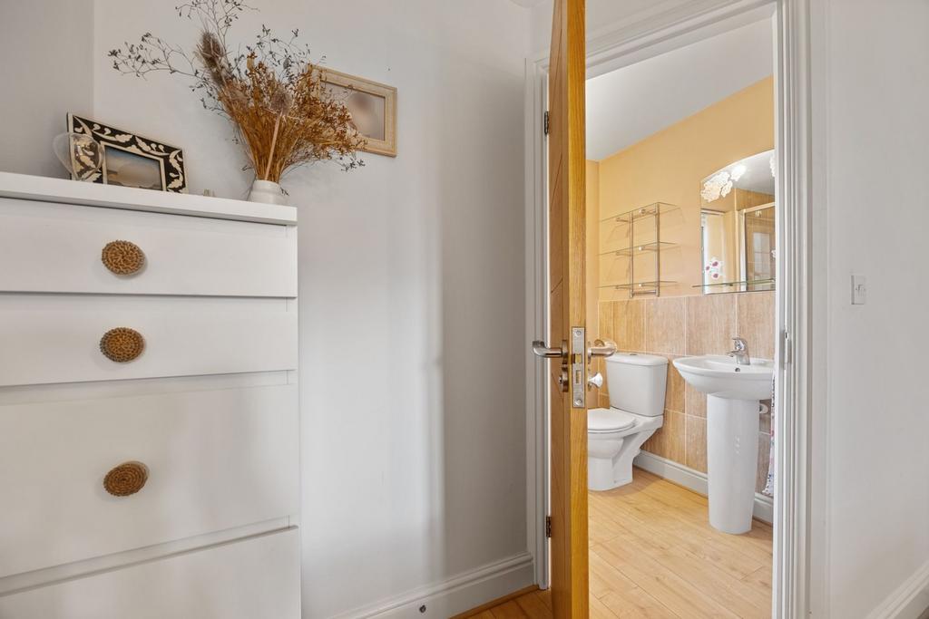 MASTER BEDROOM (with en-suite)