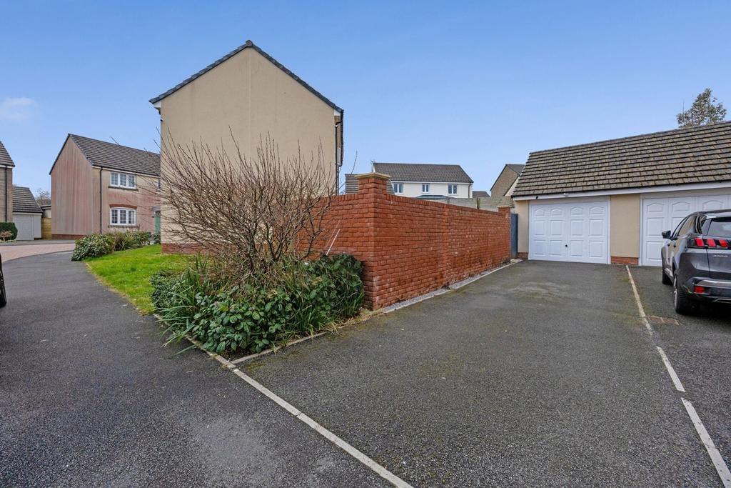 Detached garage