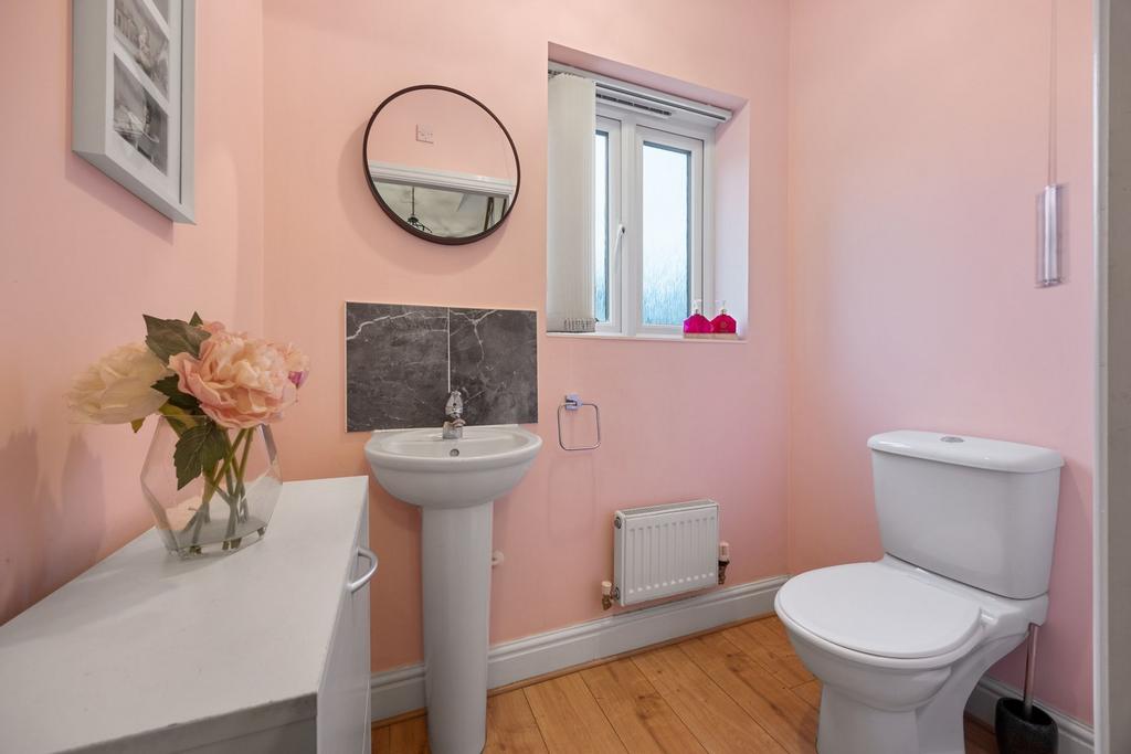 Cloakroom / wc