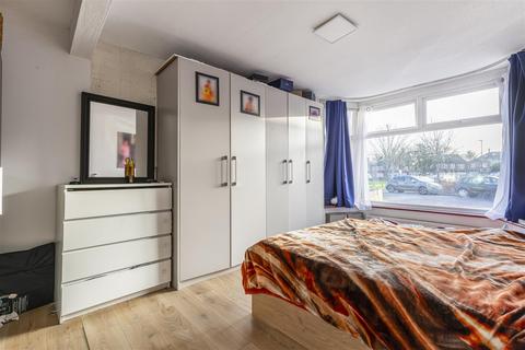 undefined, Firs Drive, Cranford, Hounslow TW5