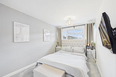 3 bedroom end of terrace house for sale, Slattenham Close, Aylesbury HP19