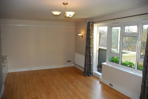 2 bedroom flat to rent, Baizdon Road