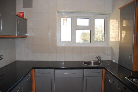 2 bedroom flat to rent, Baizdon Road