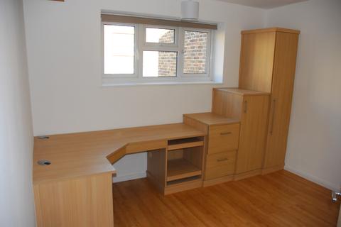 2 bedroom flat to rent, Baizdon Road