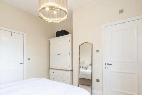 3 bedroom property to rent, Elgin Avenue, London
