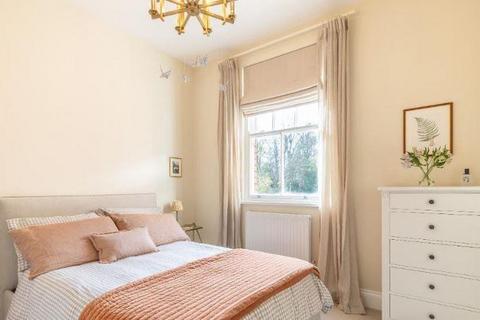 3 bedroom property to rent, Elgin Avenue, London