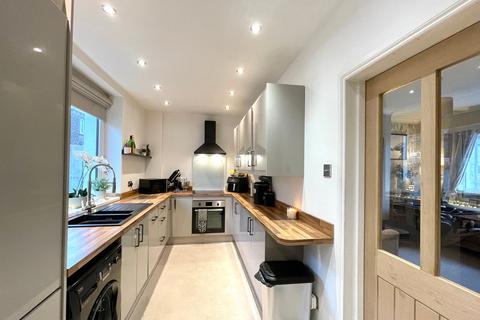 3 bedroom terraced house for sale, Lowerhouses Road, Huddersfield, HD3