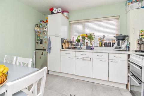 2 bedroom maisonette for sale, Vicarage Road, Bletchley, Milton Keynes