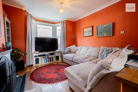 2 bedroom house for sale, Henderson Road, London N9