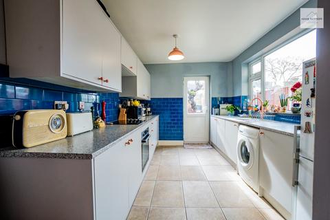 2 bedroom house for sale, Henderson Road, London N9