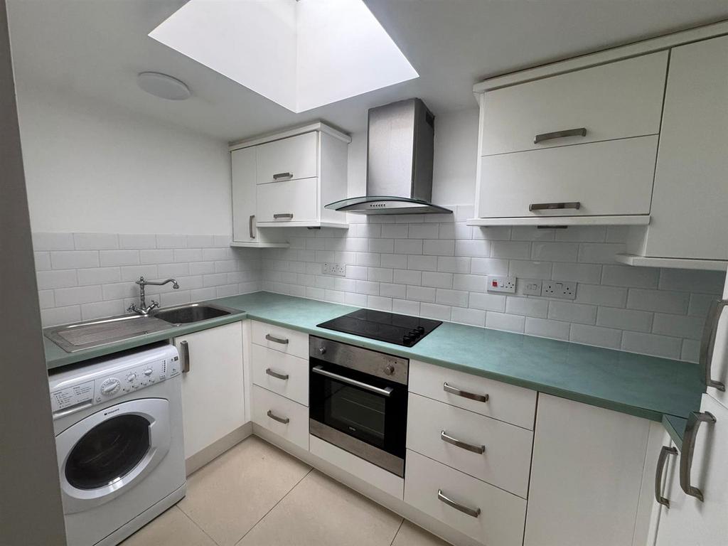 Kitchen 2.jpg