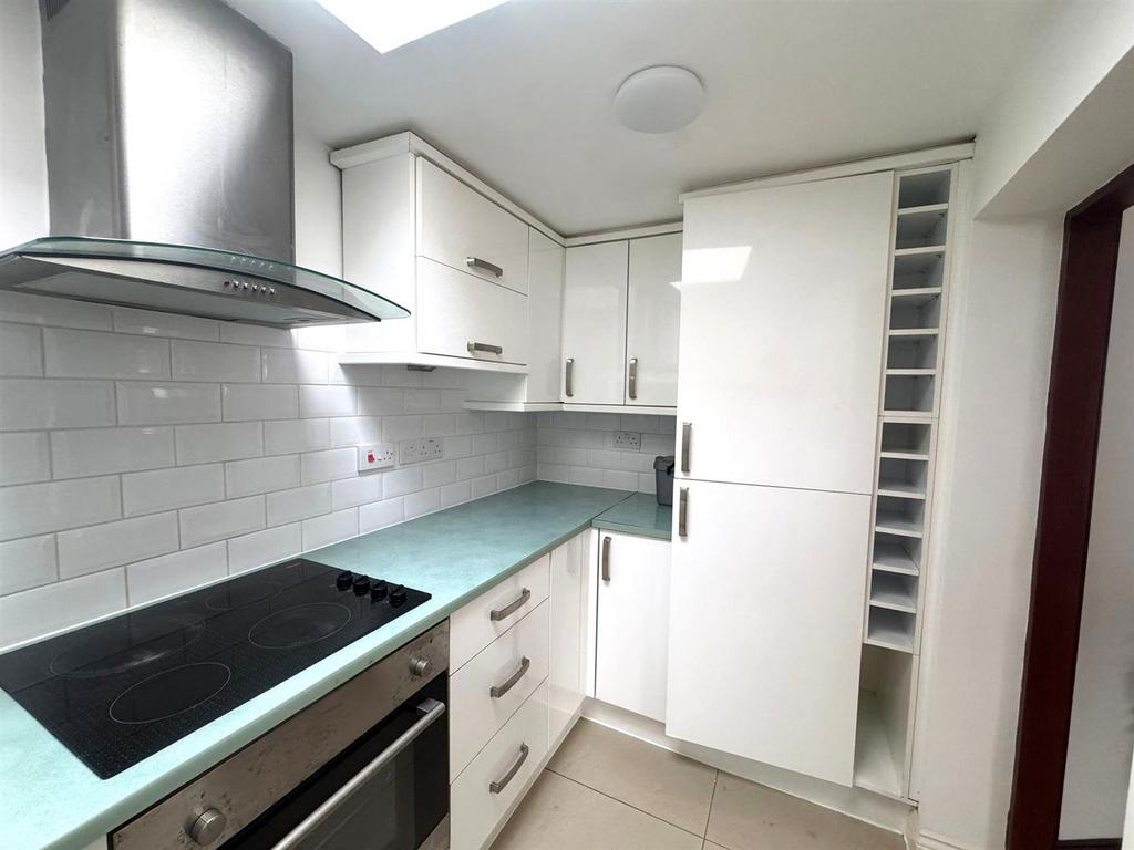 Kitchen 1.jpg