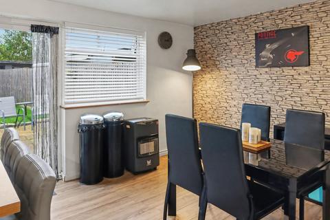 3 bedroom semi-detached house for sale, Springfield Avenue, Banbury