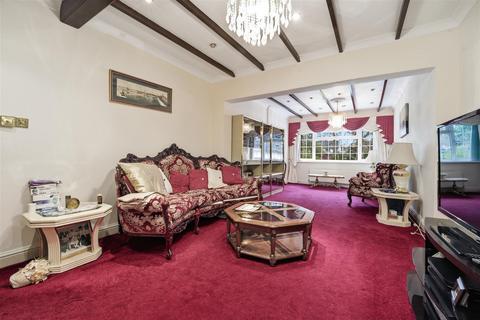undefined, Firs Drive, Hounslow TW5