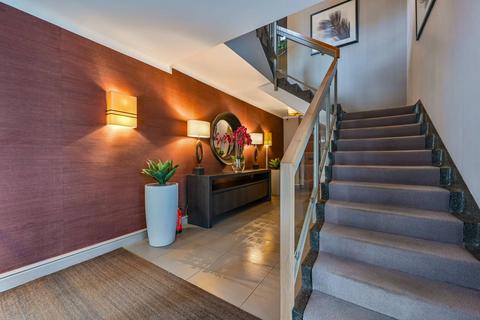 2 bedroom flat for sale, Beatrix House, South Kensington, London, SW5