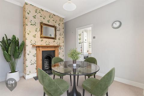 2 bedroom maisonette for sale, Penwith Road, London