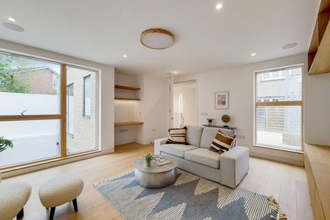 3 bedroom detached house to rent, Hillside Road, Streatham Hill, LONDON, SW2