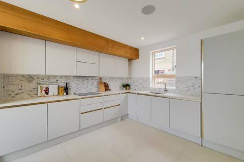 3 bedroom detached house to rent, Hillside Road, Streatham Hill, LONDON, SW2