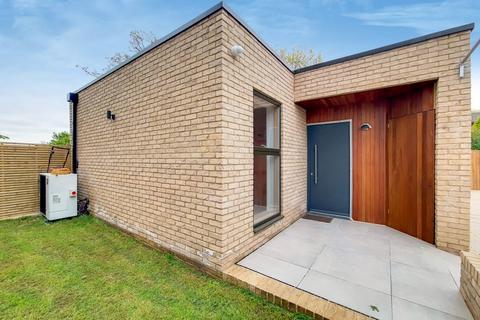 3 bedroom detached house to rent, Hillside Road, Streatham Hill, LONDON, SW2