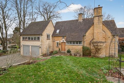 3 bedroom detached house for sale, Church Road Brackley, Northamptonshire, NN13 7BU