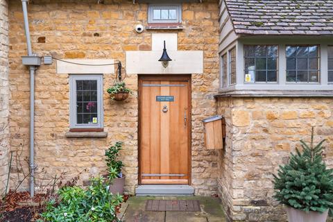 3 bedroom detached house for sale, Church Road Brackley, Northamptonshire, NN13 7BU
