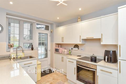 2 bedroom ground floor flat for sale, Boundary Road, Worthing, West Sussex