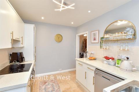 2 bedroom ground floor flat for sale, Downview Court, Worthing BN11